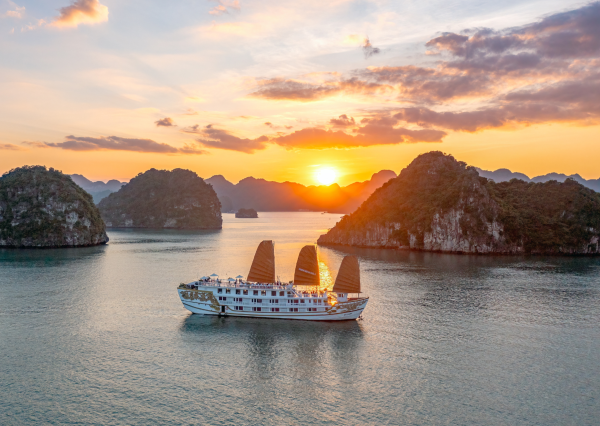 Du thuyền Indochina Sails