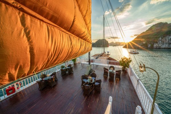 Du thuyền Indochina Sails